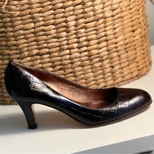 ADRIENNE VITTADINI 3” Italian made leather pumps. Beautiful shoe.  Sz 9.5